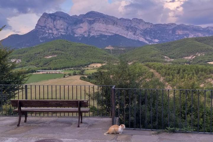 El Pueyo de AraguásPreciosas Vistas A La Montana, Luminoso Y Acogedorアパートメント エクステリア 写真